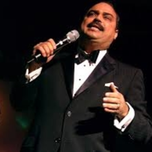 GILBERTO SANTA ROSA EN NOCHE DE ROMANCE