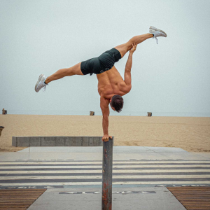 Coach Bachmann - Handstands, Flexibility & Calisthenics-logo