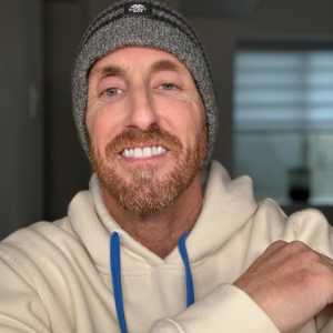 Mr Gratitude Presents the living with Gratitude podcast-logo