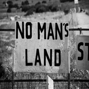 No Man’s Land Podcast-logo