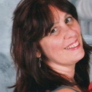 Mari Mitchell Dare to be Authentic Radio-logo