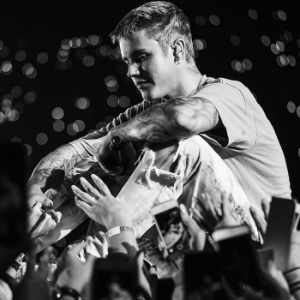 Justin Bieber #PuroseInto-logo