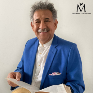 Un Momento con Dios-logo