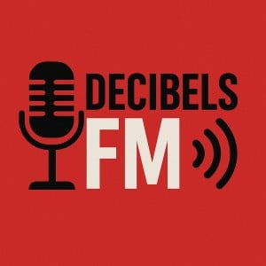 Decibels FM-logo