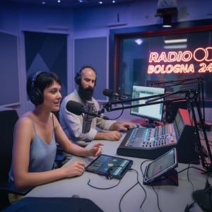 Radio Bologna 24-logo